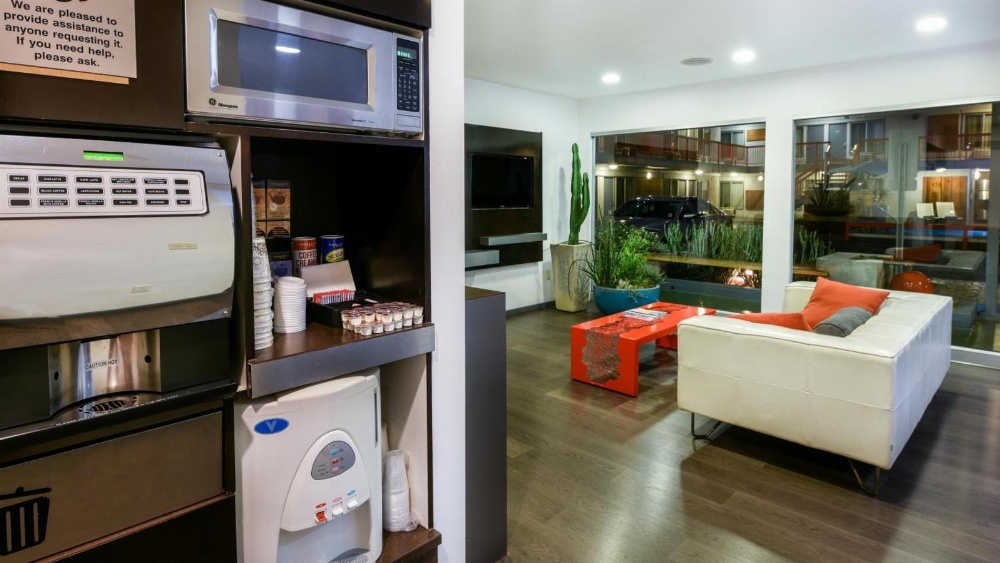 The Tangerine - a Burbank Hotel